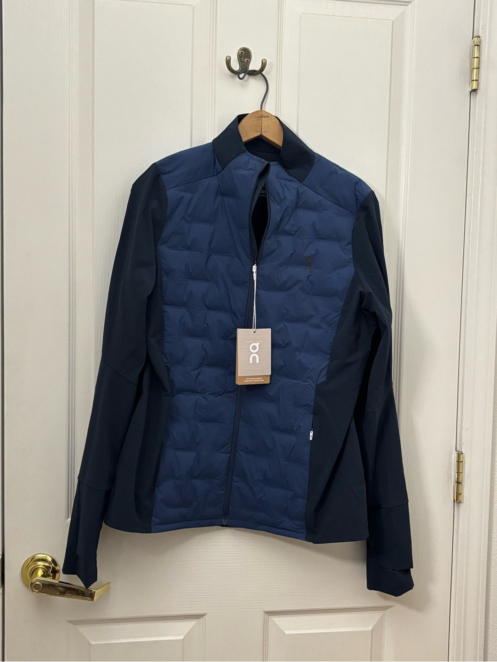 On Running Women's Hybrid Puffer Jacket - Navy & Black
